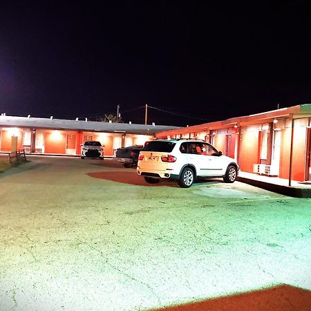Holiday Host Motel & Rv Park โซนอรา ภายนอก รูปภาพ