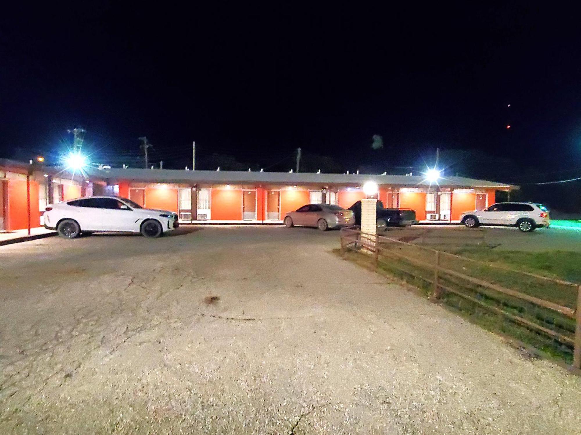 Holiday Host Motel & Rv Park โซนอรา ภายนอก รูปภาพ